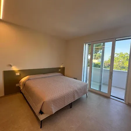 Albarella Con Piscina Nuova וילה רוסולינה